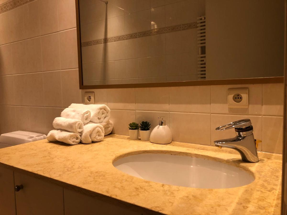 Lovely Two Bedroom Apartment With Free Parking Anvers Dış mekan fotoğraf